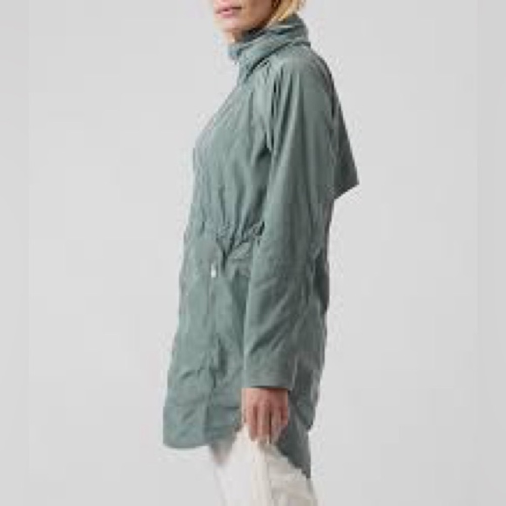 Athleta Sage Green Lightweight Packable Jacket